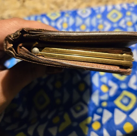 Louis Vuitton Monogram Wallet-WELL LOVED! - Picture 5 of 9